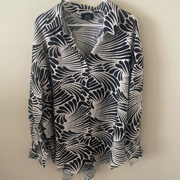 NWT VICI Black and White Patterned Blouse-XL - Picture 1 of 4